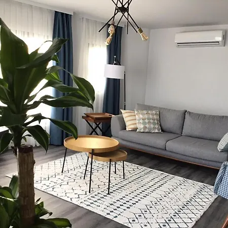 Modern And Vibrant 7 Min To Public Beach